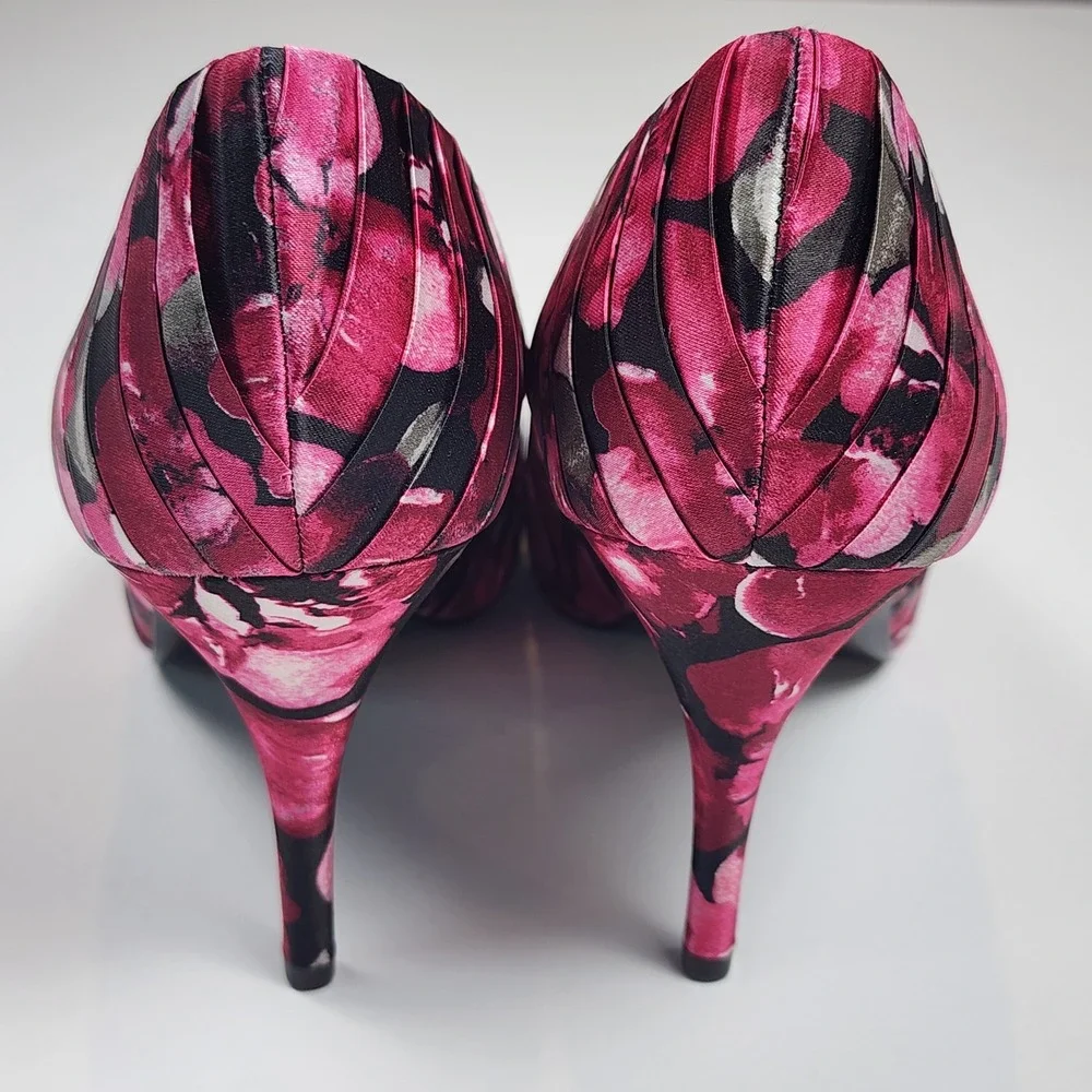 White House Black Market Apple‎ Floral Peep Toe Pumps Pink Black Pleated 8.5M